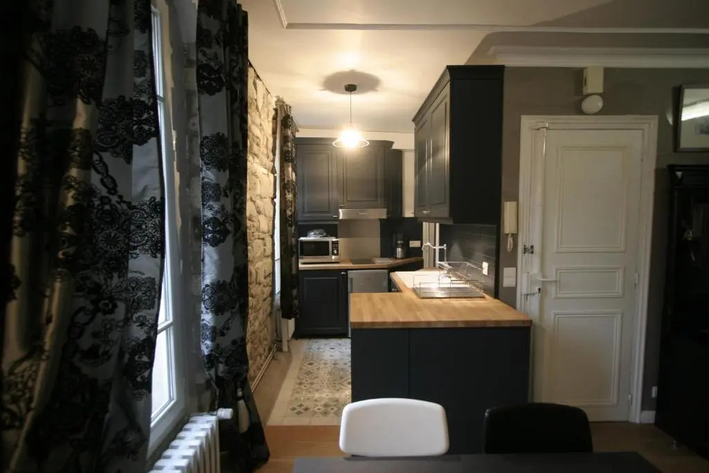 ParisInteriorsRentals - Beautiful 2 BDR Le Marais NOTRE DAME
