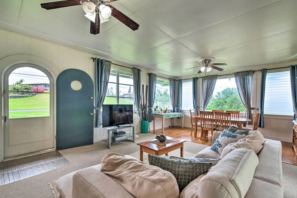 Hilo Home Base - 3 Miles to State Park & Beach!