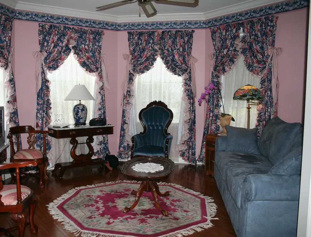 Heron Cay Lakeview Bed & Breakfast
