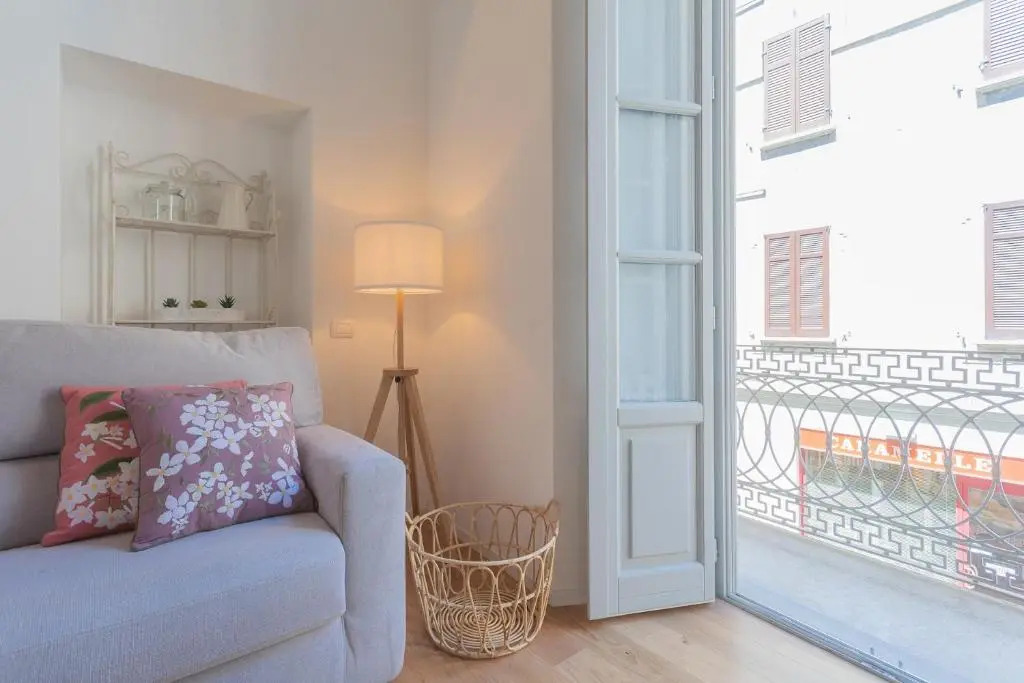 Independence Apartment With Balcony by Rent all Como