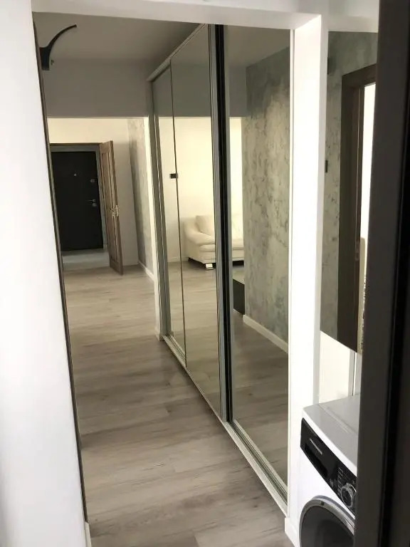 White & Silver Luxury Suite Craiova