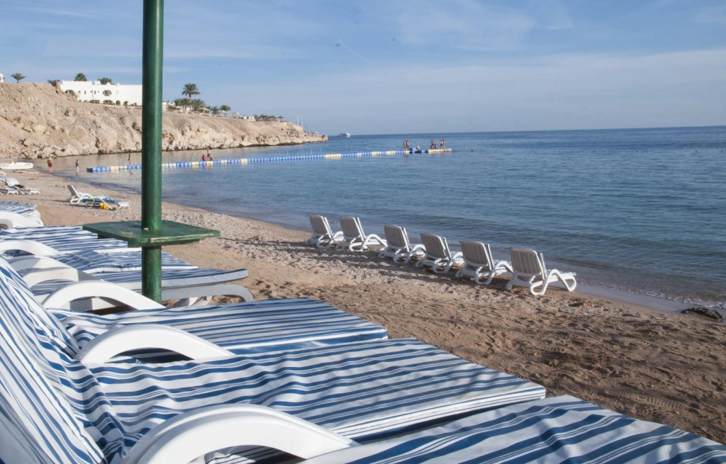 Курортный Отель Continental Plaza Beach Resort