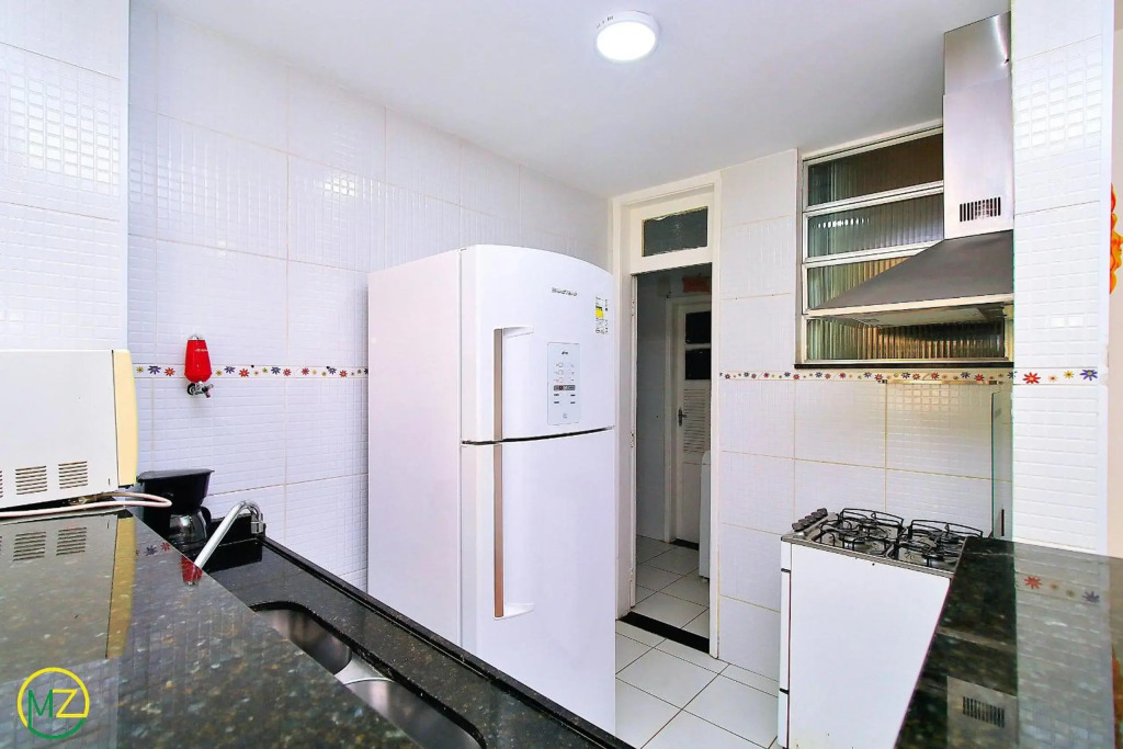 Sala e 2 quartos econômico no posto 5 em Copacabana