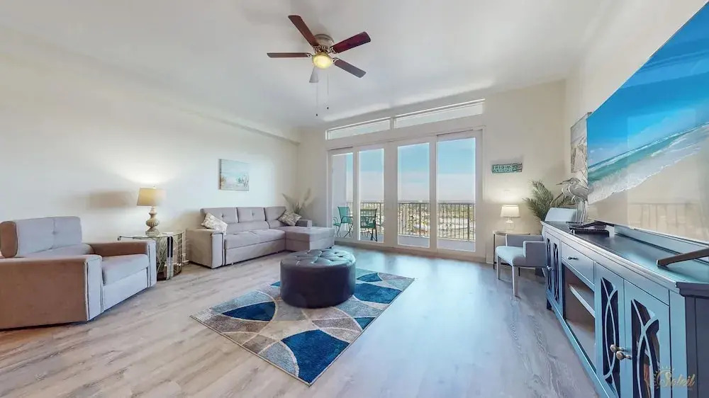 Laketown Wharf 2135