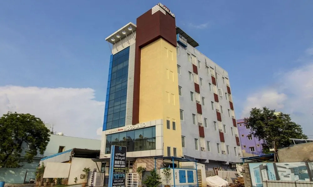 OYO 16879 Hotel Woodland