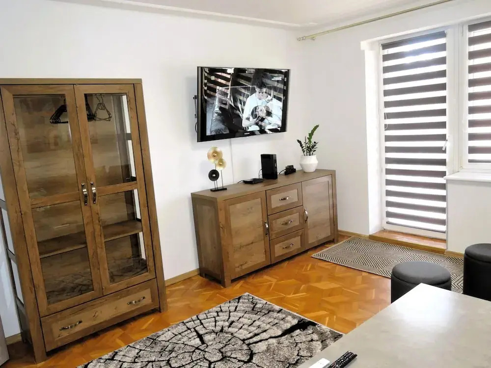 Large Holiday Apartment With a Garden in Stepnica