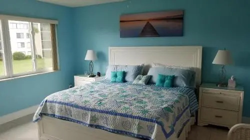 Sunny Ocean Village Beach Condo: Community Pool