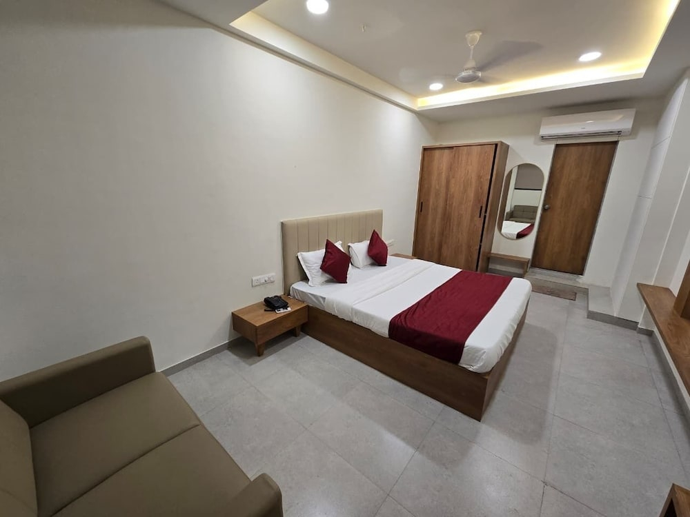Gajraj Hotel