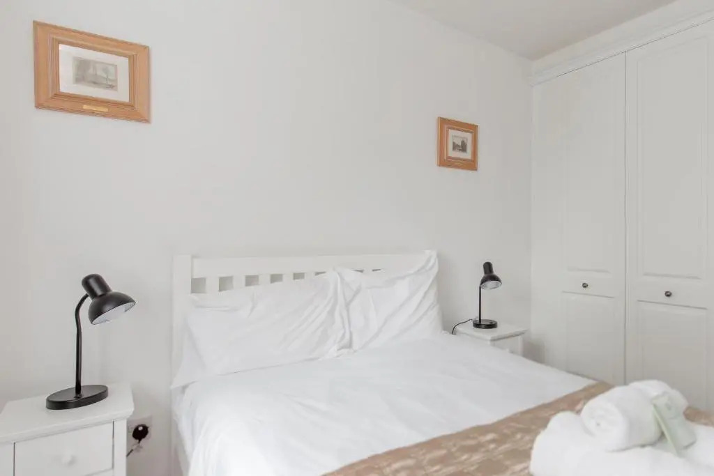 ALTIDO Chic 2BR Apt at the Heart of The Royal Mile