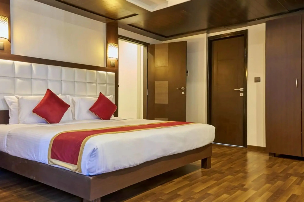 Akshaya Aura