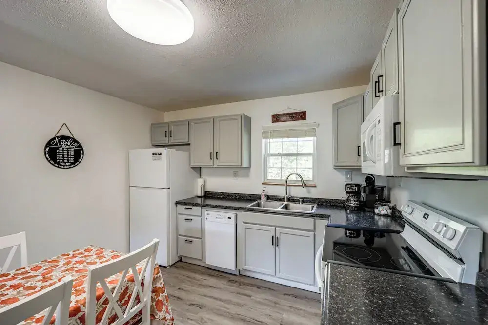 Walk to Main Street! Family Home in Williamstown