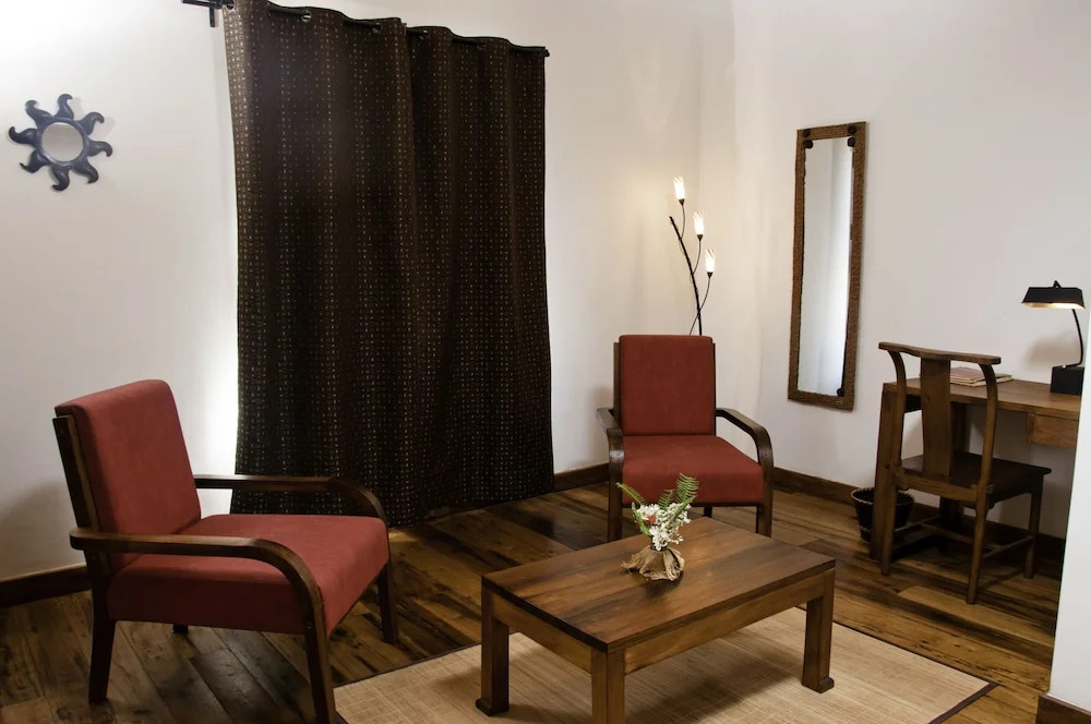 Hôtel Restaurant LE COMBAVA