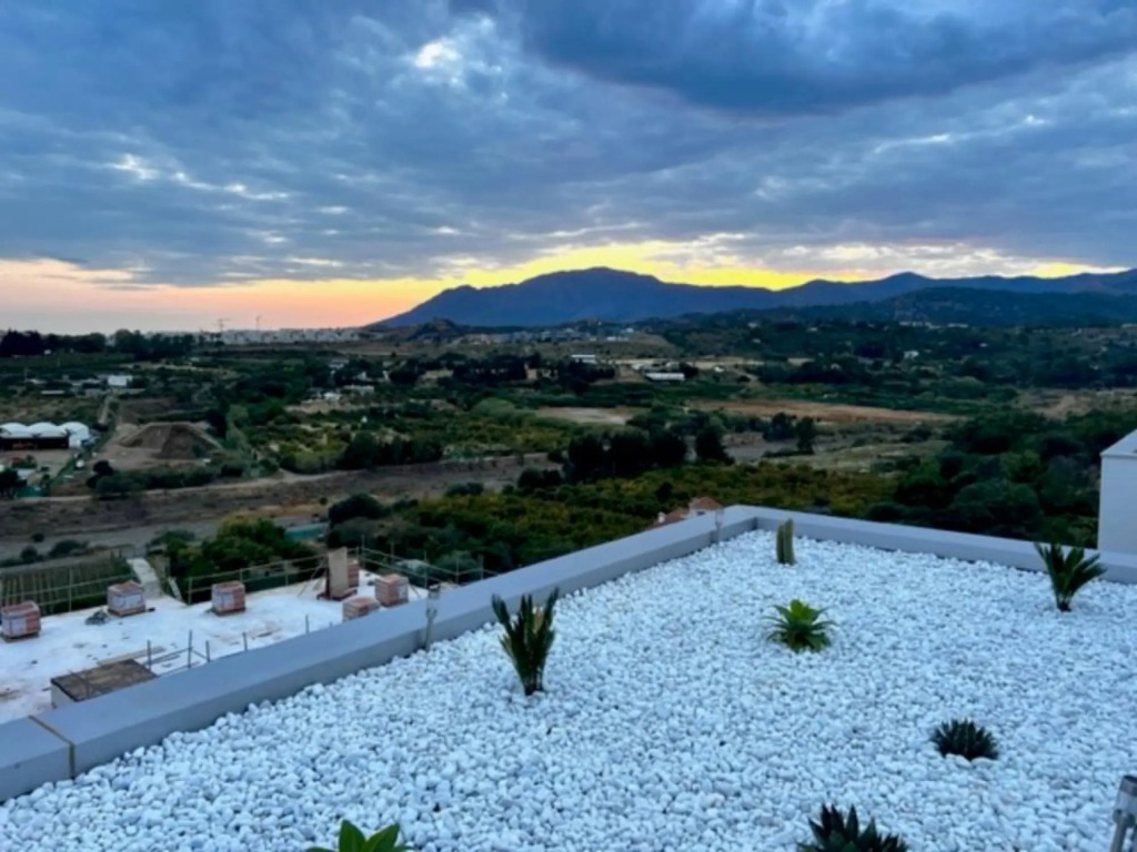 Lima in Estepona with 3 bedrooms and 2 bathrooms