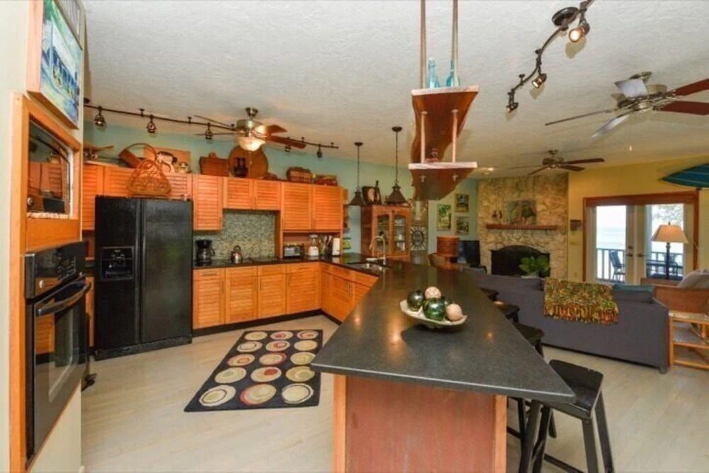 2903 Avenue F 3 Bedroom Home by RedAwning