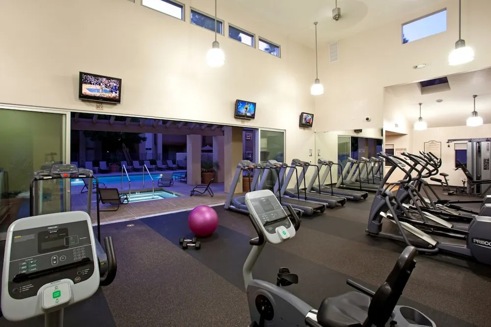 Global Luxury Suites at Stoneridge Mall