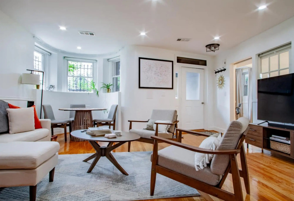 Fancy 1-BR in Central Location ⚜ Parking available