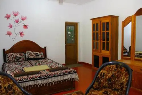 Kandy Little White House