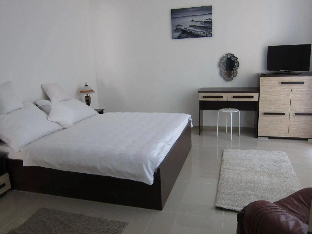 Madonna Apartments