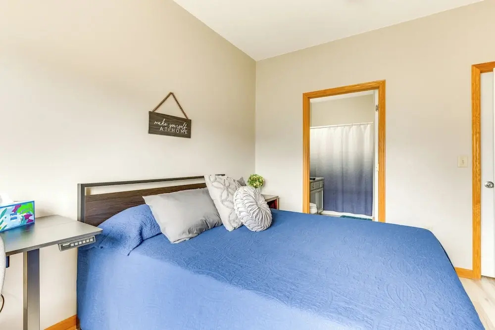 Lake Mills Retreat: 1 Mi to Beaches & Dining!