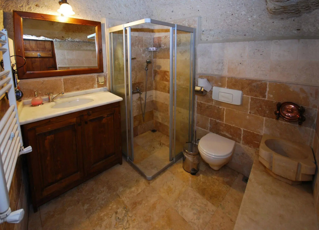 Travellers Cave Hotel