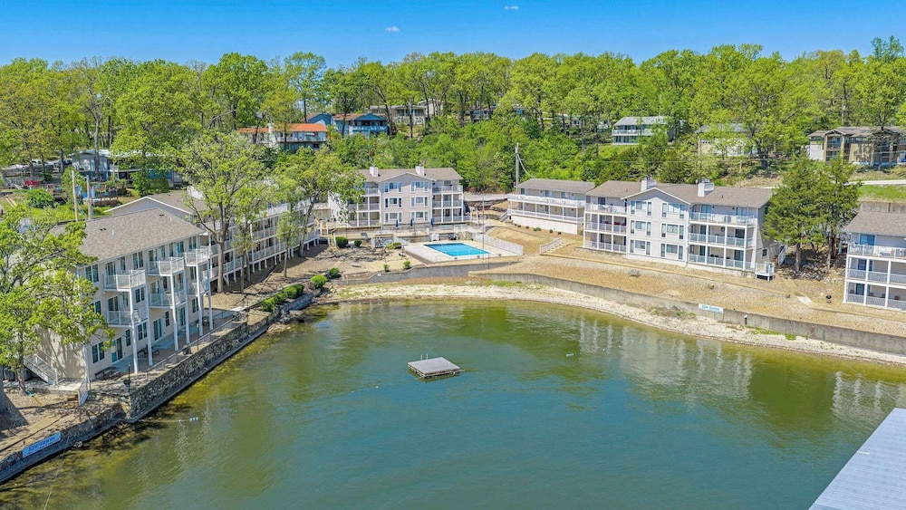 Ozark Get-away Lakefront Condo With Boat Slip
