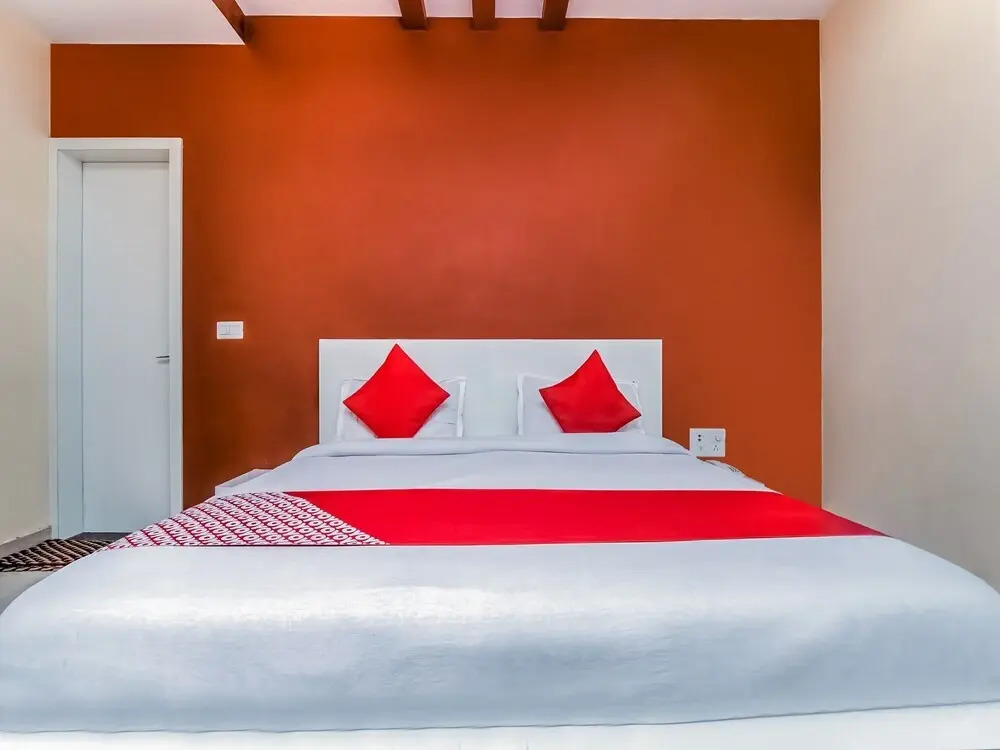 Hotel Heaven by OYO Rooms