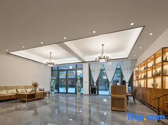 VALATOMS Hotel (Dujiangyan Qingcheng Mountain Scenic Area High Speed Railway Station)
