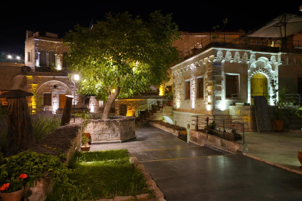 Design Cave Hotel