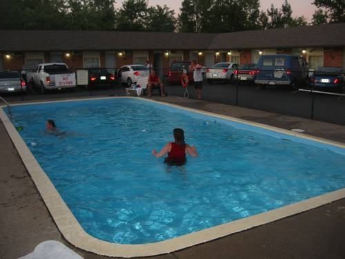 Caravan Inn Motel