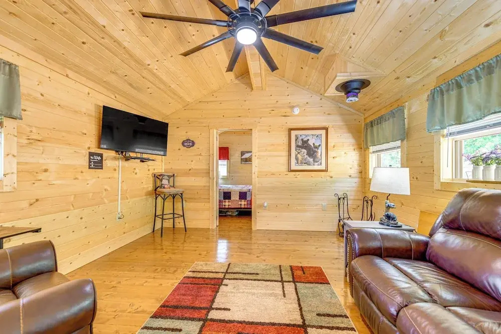 Black Bear Bungalow: Sevierville Hideaway w/ Deck!