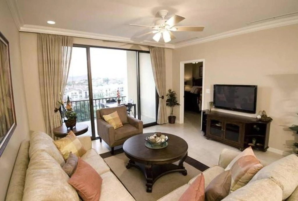 Classy, Artsy Ocean-View Unit Near Pool in Coco Sleeps 6