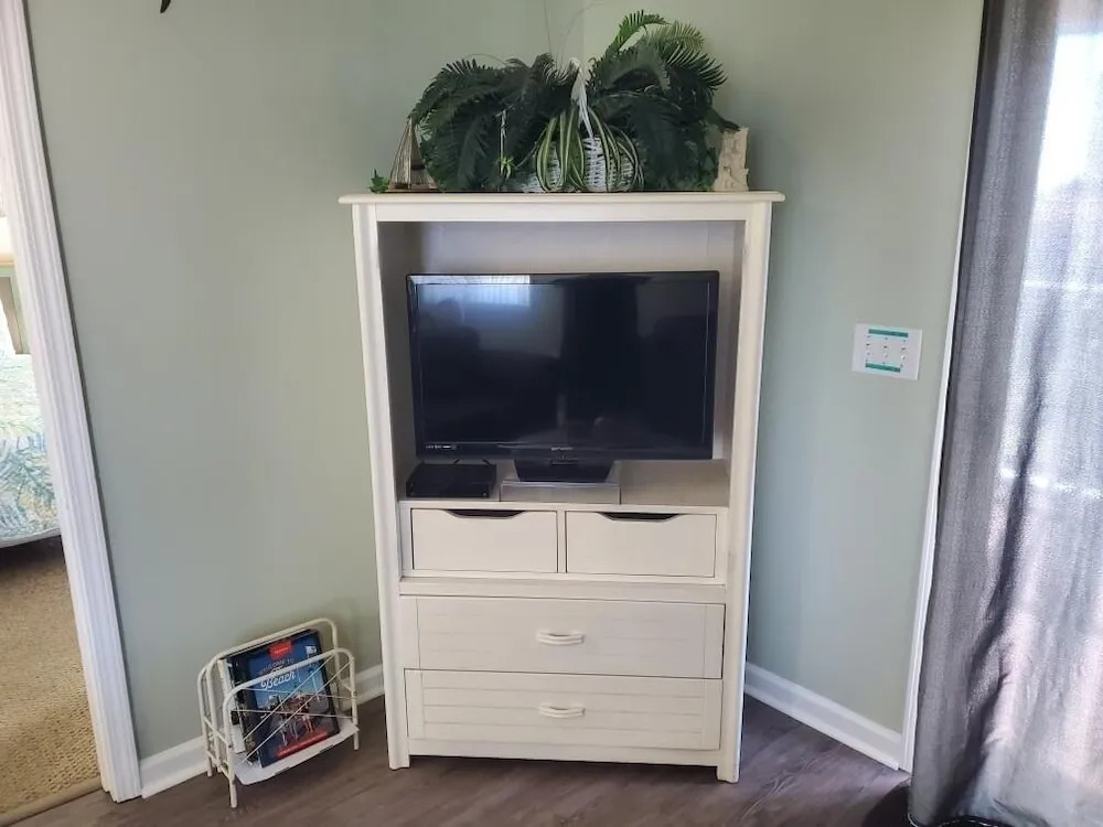 Tilghman Shores D9 2 Br condo by RedAwning
