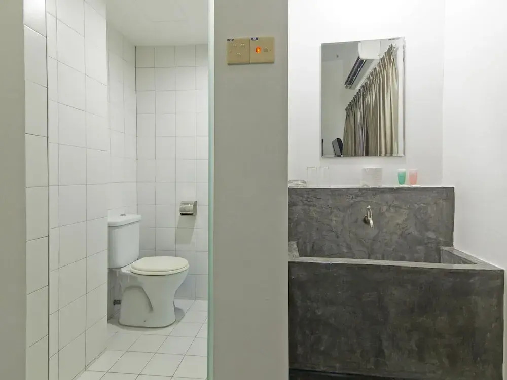 OYO 973 LHT Hotel