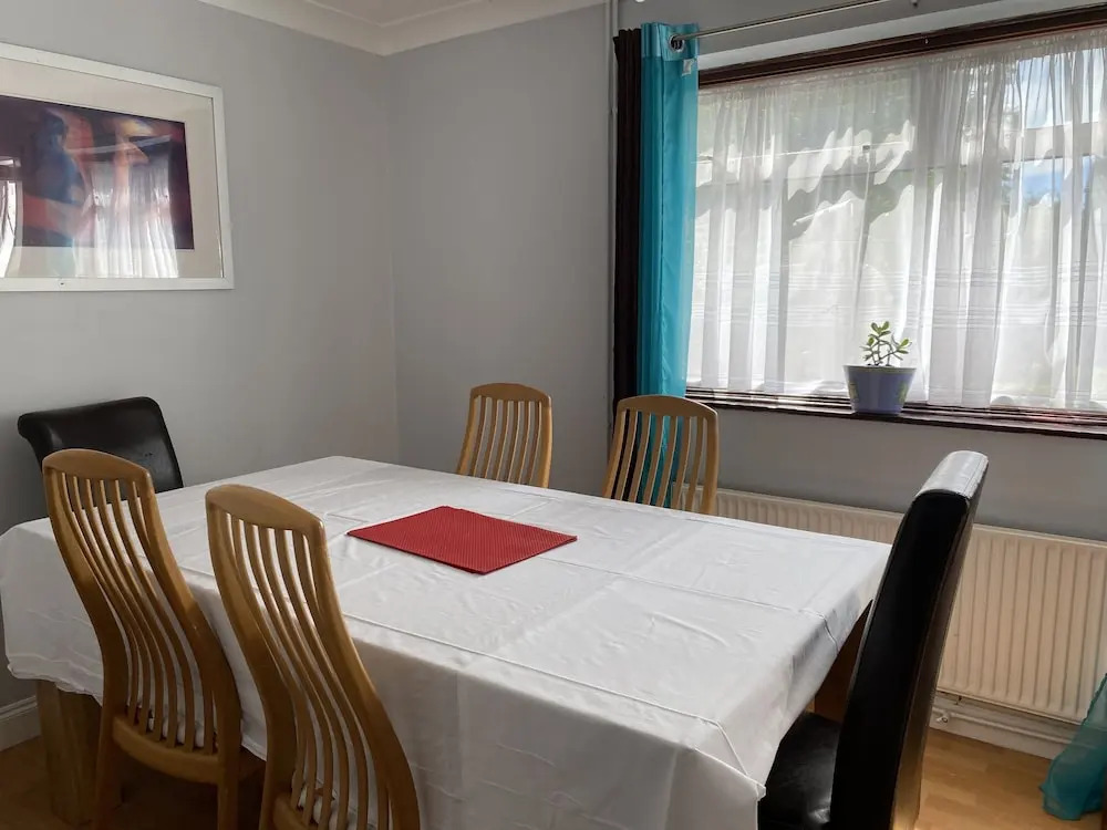 Chelsea House-Huku Kwetu Dunstable-3 Bedroom House-Garden-Free Wifi-Private parking