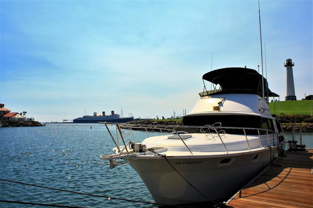Dockside Boat & Bed Long Beach