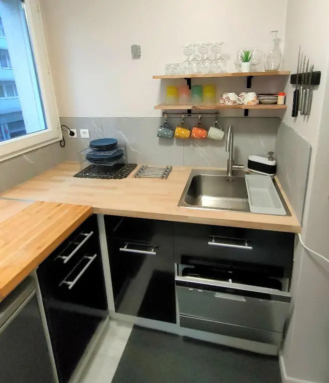 Lovely flat nearby Paris fully redone with free parking on premises and balcony