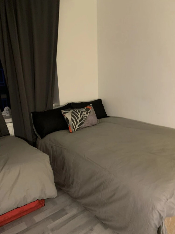 Very Conv 1-bed Apartment With Views of London
