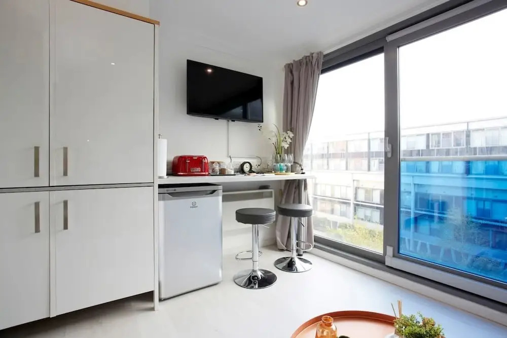1 Bedroom Apartment, Leeds Stunning & Cosy Find!