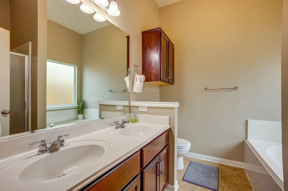 Pet-Friendly Texas Retreat with Fenced-In Yard!