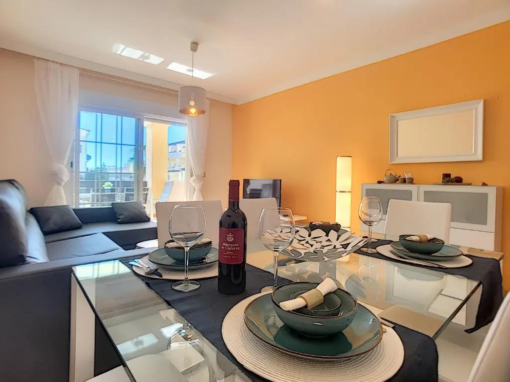 2239-Lovely 2 bedrooms with pool and paddle court