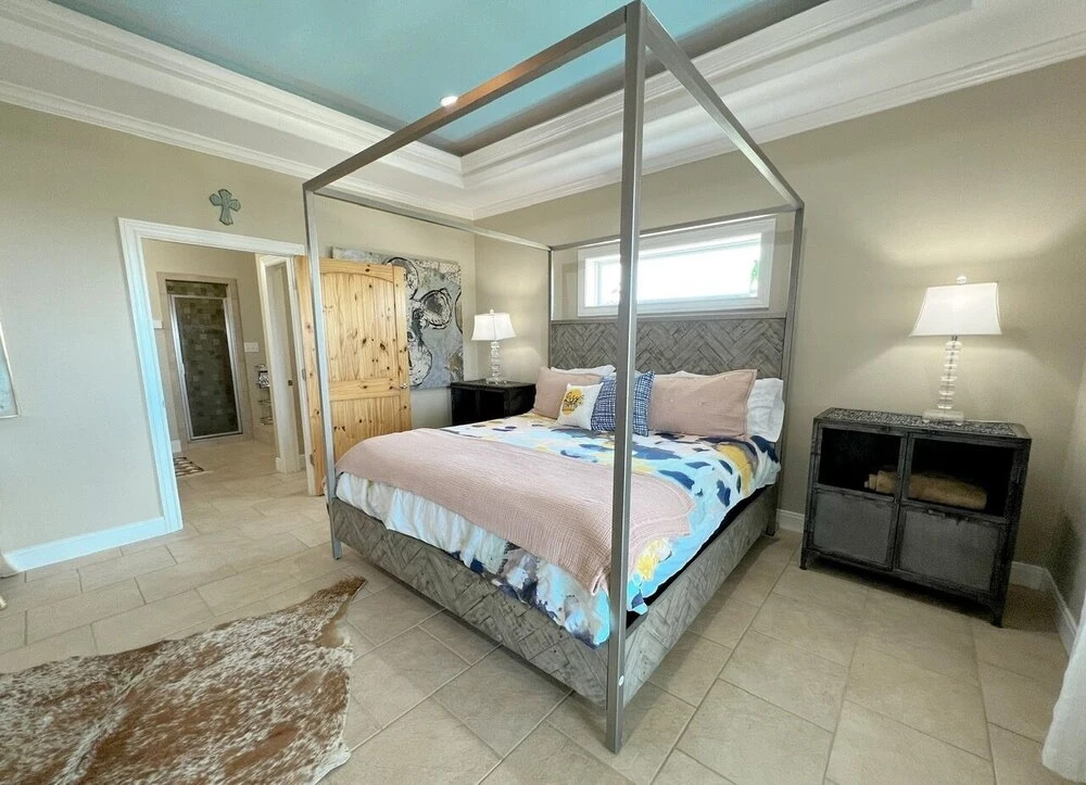 Lazy Days 4 Bedroom Home by Redawning