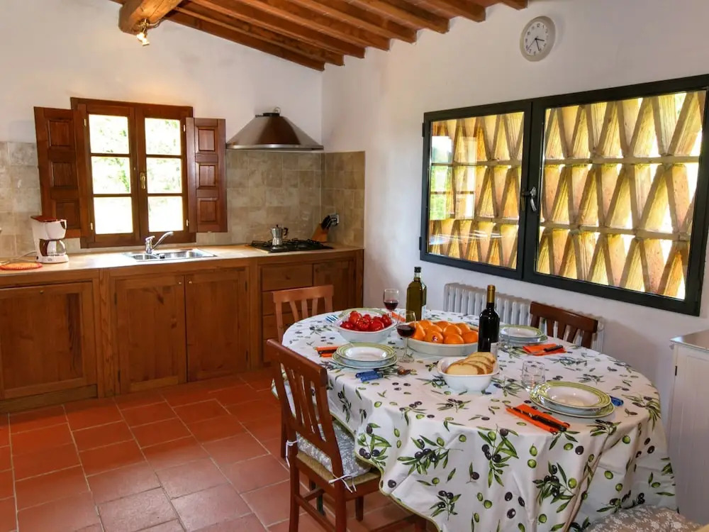 Soothing Holiday Home in Castelnuovo dei Sabbioni With Pool
