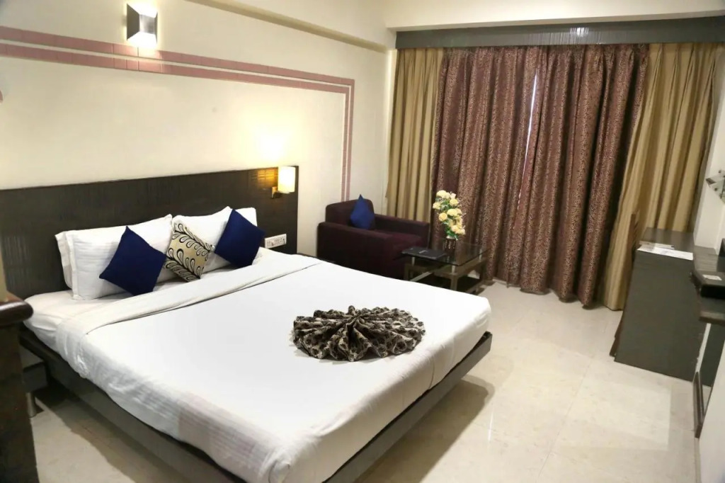 SilverCloud Hotel and Banquets