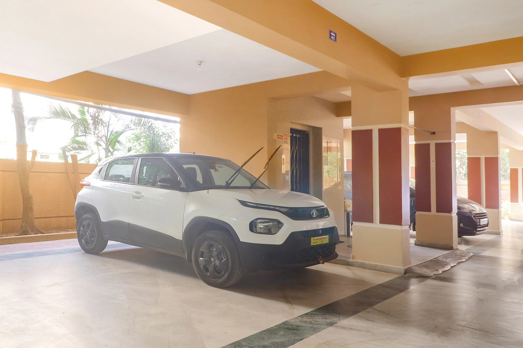 FabHotel Golden Gate - Hitech City