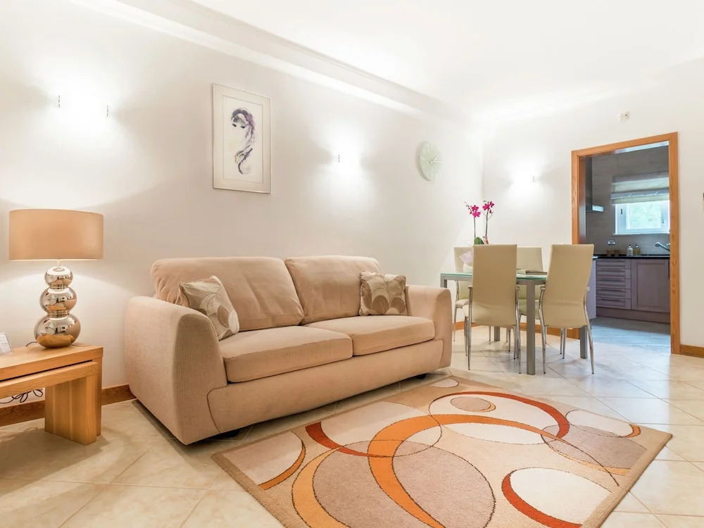 Luxurious Apartment in Lagos with Swimming Pool & Hot Tub