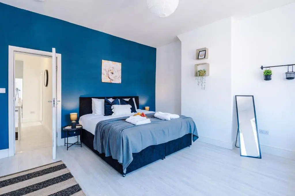 Rest & Recharge by MediaCityUK (4 bedrooms, 9 beds, 2 bathrooms, Free Parking)