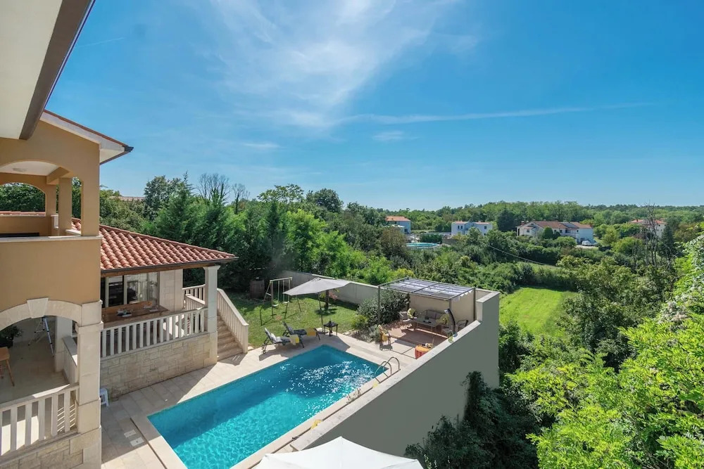 Villa Mira