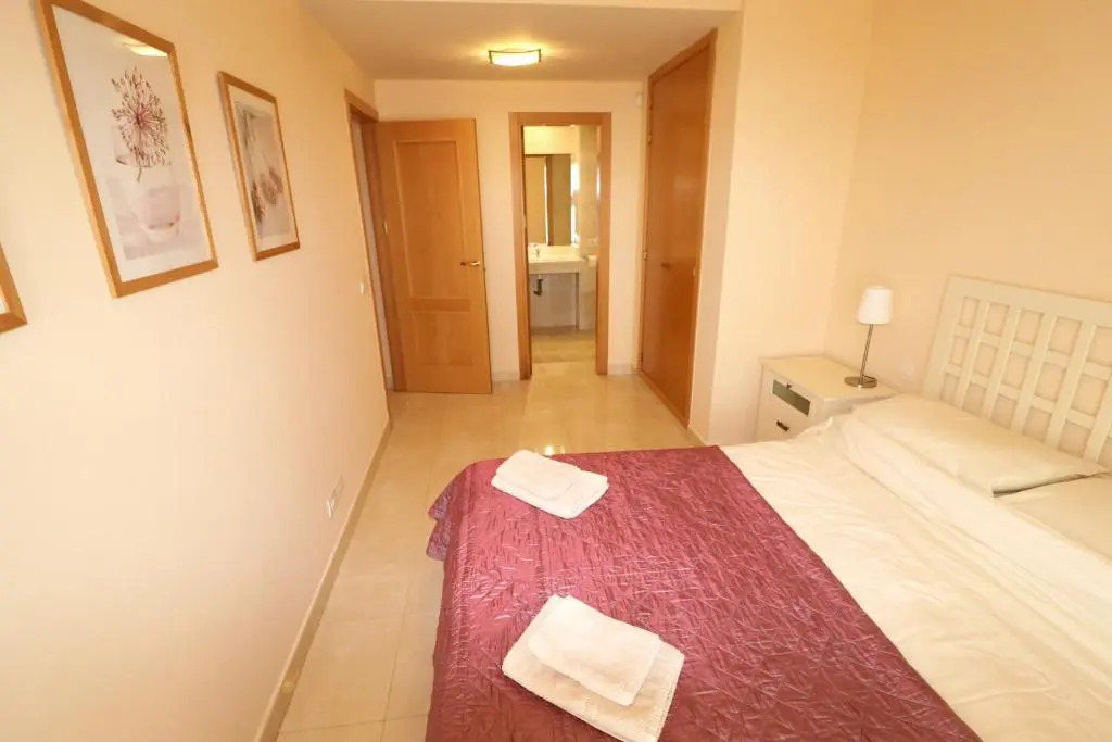 Salinas. Apartment for 4. Terrace/Parking/Pools/Gym/4mins beach