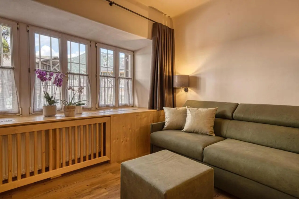 Kreuzwegerhof Nals - Apartments with Pool and Air Conditioning near Merano & Bolzano