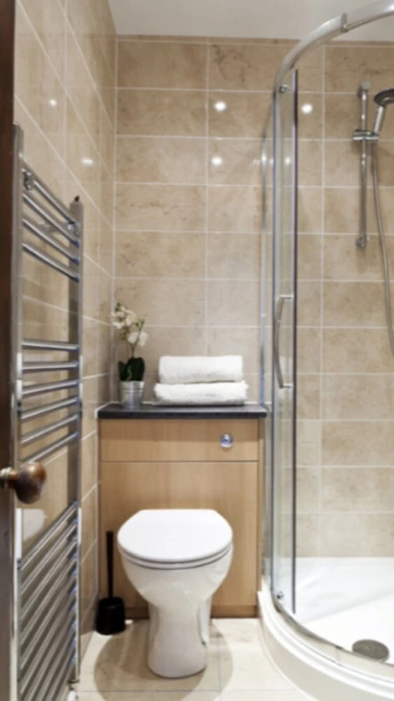 Spacious 4 Bedroom Apartment in Edinburgh